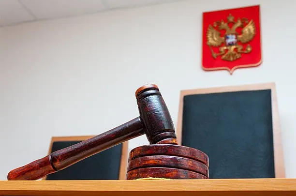 Суд в Сарапуле признал недействительным брак 49-летней жительницы Кировской области с участником СВО, заключенный для получения социальных выплат; запись в ЗАГСе аннулирована.