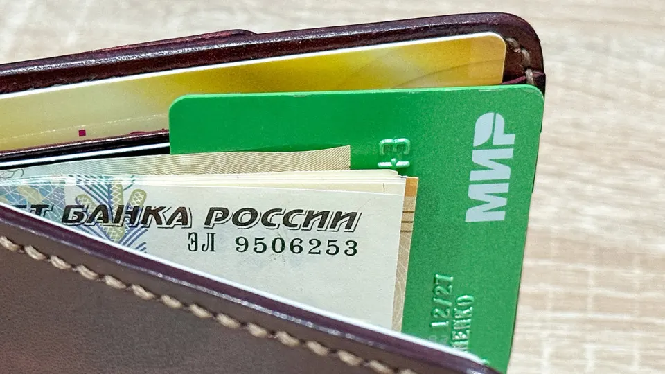 Запросы на зарплаты снижаются впервые за годы; сохраняются региональные различия, рынок труда становится менее горячим и приближается к новой норме.