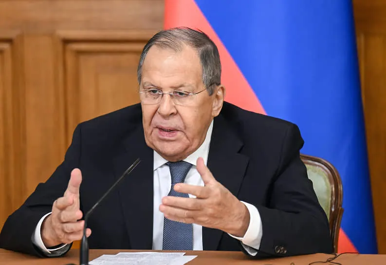 Министр иностранных дел заявил, что информационная война вокруг операции на Украине будет усиливаться, а напряженность возрастать.