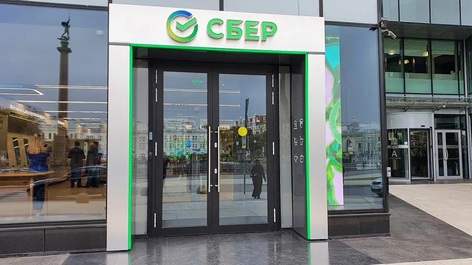 Дефолтные активы Сбербанка растут, качество корпоративного портфеля ухудшается, а аналитики предупреждают о более негативном четвертом квартале и затяжной экономической стагнации.