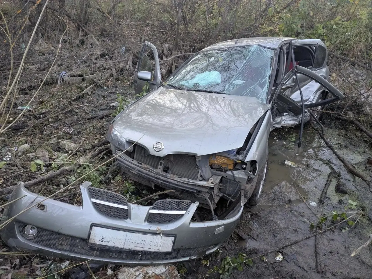 На ул. Школьной произошло смертельное столкновение между Nissan Almera и Audi A4; погиб водитель Nissan, ещё двое пострадали.