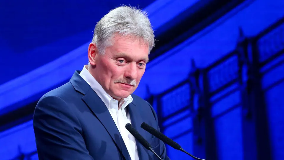 Кремль и западные политики обсуждают возможное прекращение огня на фоне подготовки украинских выборов; аналитики оценивают перспективы мира.