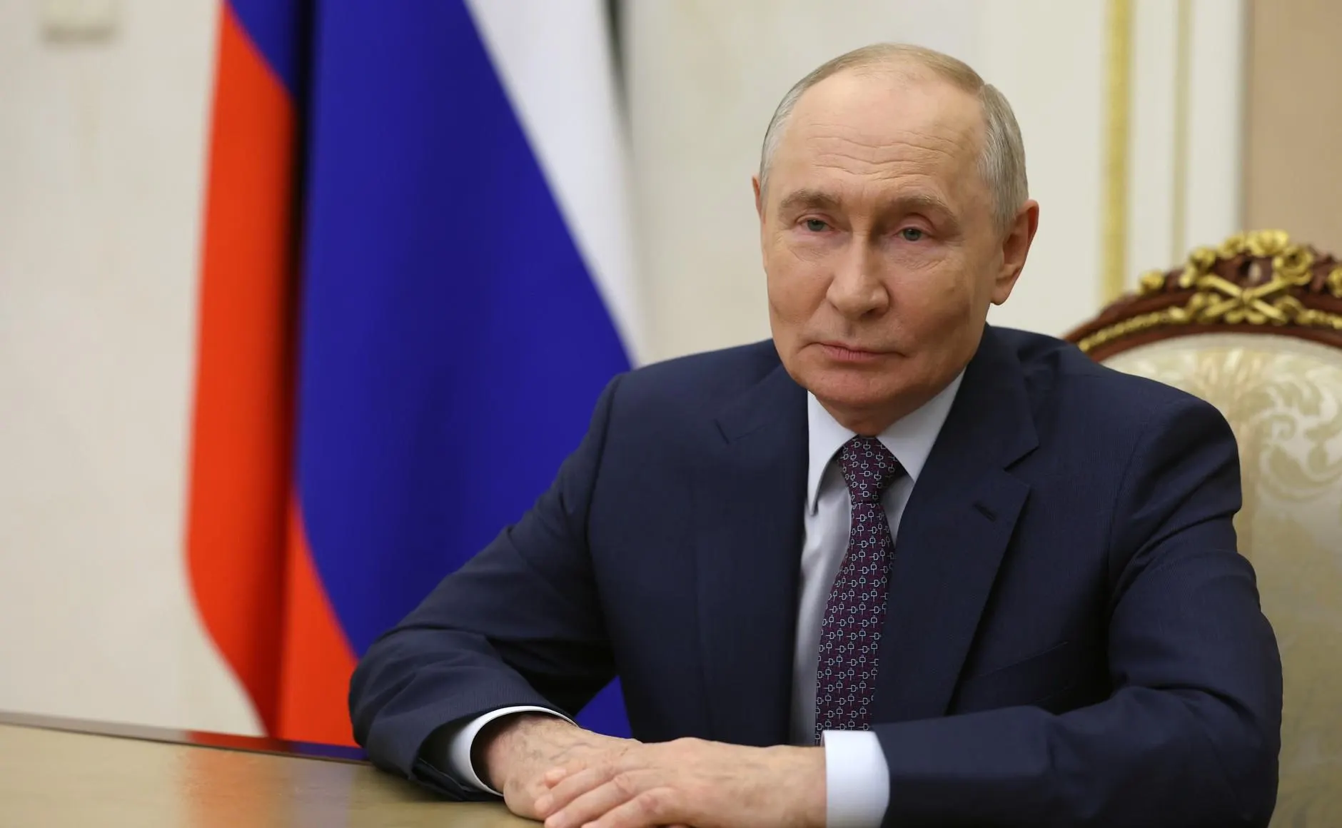 Президент поздравил с профессиональным праздником всех педагогов страны и подчеркнул важность труда учителей.