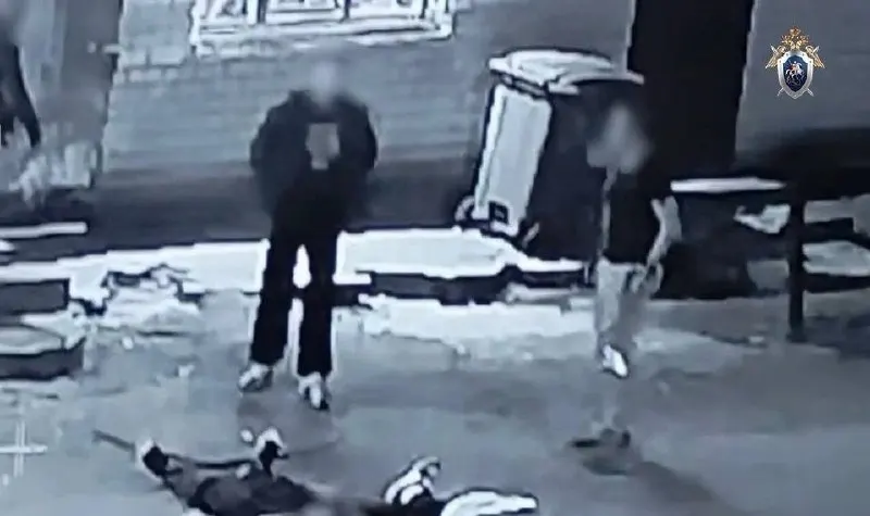 21-летний мужчина ударил 57-летнего мужчину у входа в кафе во время словесного конфликта. Пострадавший госпитализирован, но скончался 1 октября. Возбуждено уголовное дело по ч.1 ст. 109 УК РФ.