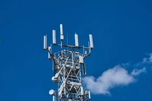 МТС запустила сеть 5G в двух городах региона — Кирове и Вятских Полянах. Сеть строится поверх существующей LTE и не требует новой инфраструктуры. Подробности зон покрытия и доступности.